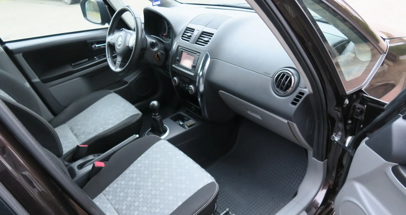 Suzuki SX4 cena 35800 przebieg: 126000, rok produkcji 2013 z Kleszczele małe 277